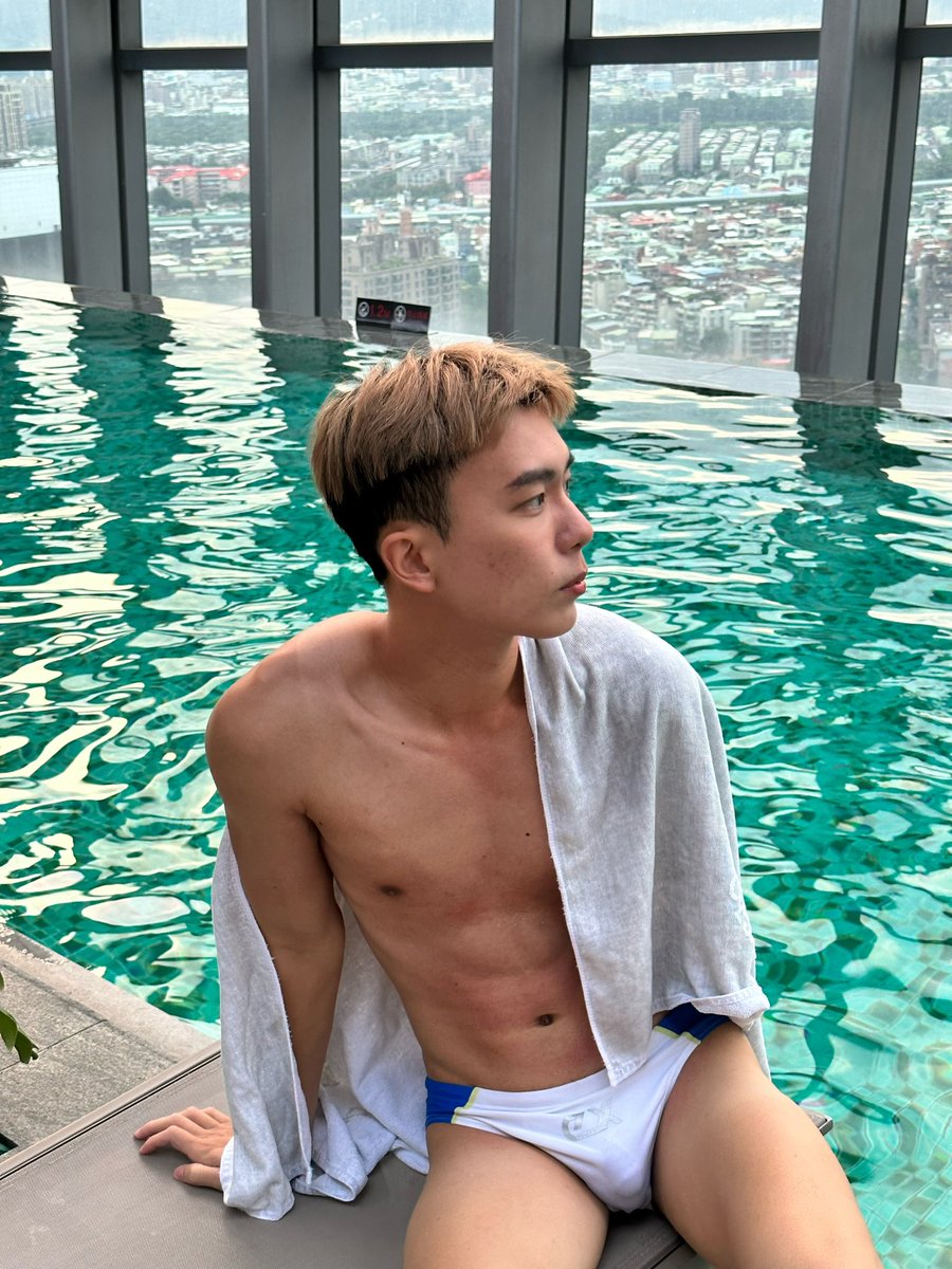 嗨台北❤️‍🔥
硬是擠出來的腹肌