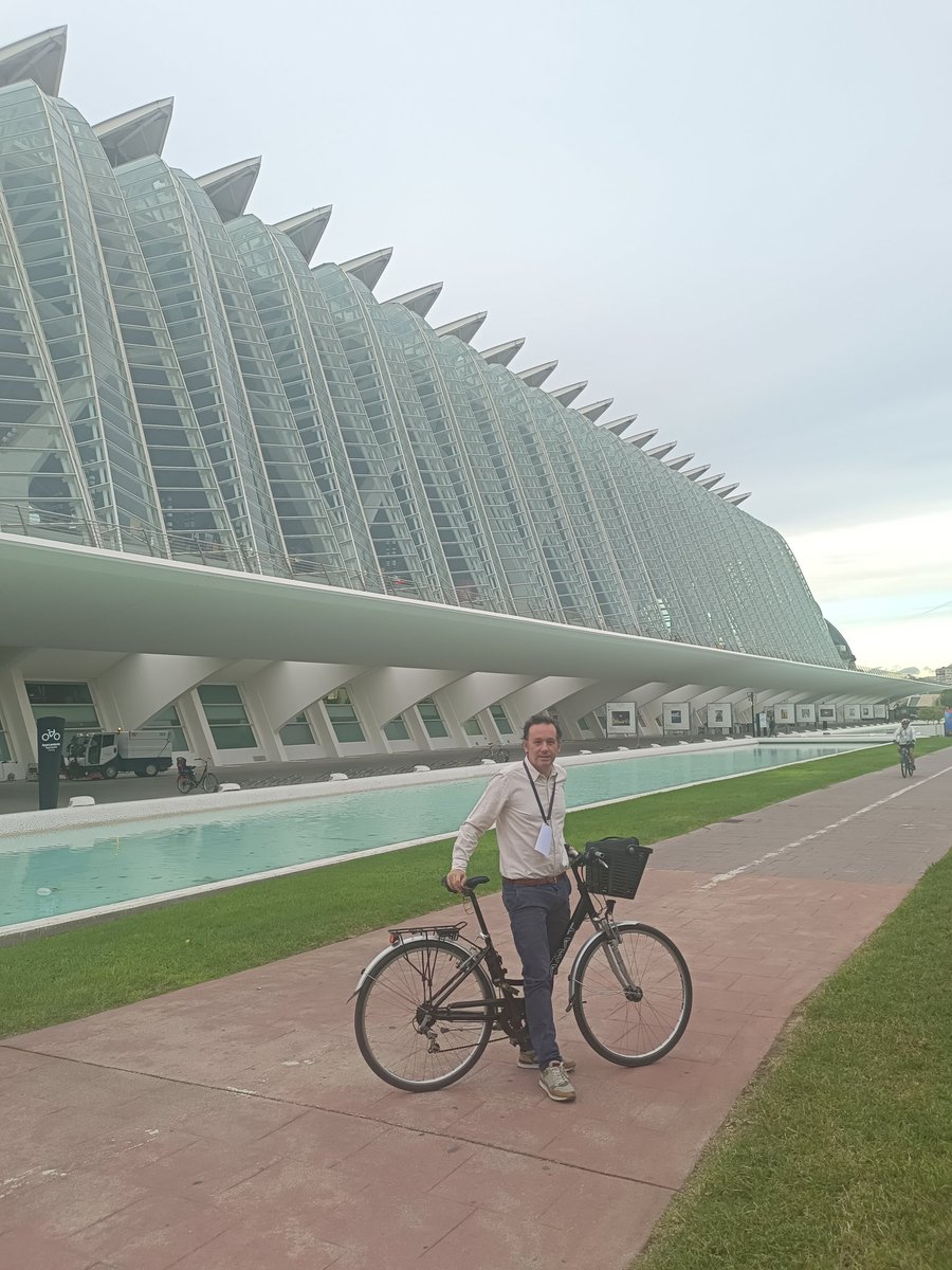 Qué gozada la movilidad en #Valencia y poder llegar en bici al @VDS_event . Nuevo día de reuniones y conferencias con el ecosistema emprendedor español e internacional @InvestInSpain @ICEX_  #VDS2023