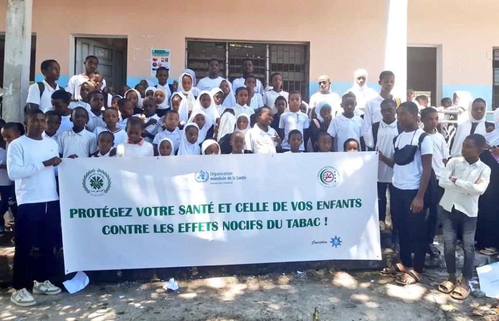 OMSComores's tweet photo. Le 24 octobre 2023, 7 écoles de la région de #Oichili, au centre-est de Ngazidja, ont été sensibilisées sur les #dangers et les effets #nocifs du #tabac sous toutes ses formes. Une initiative de l'ONG #ACATA et de la Direction de la promotion de la Santé avec l'appui @OMSComores https://t.co/J6pDvjUClO