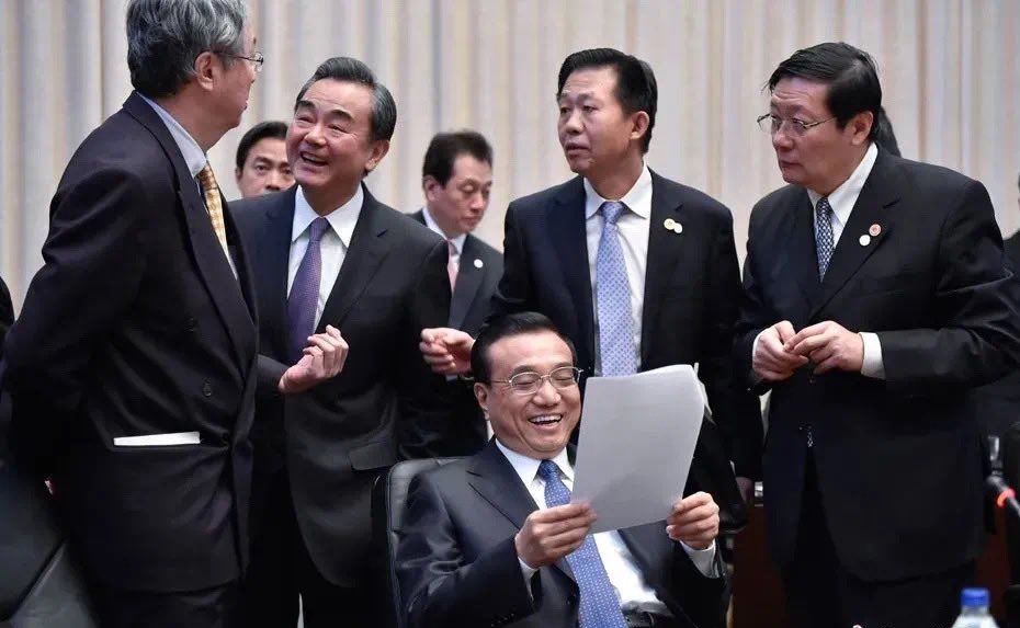 两袖平直 tweet media