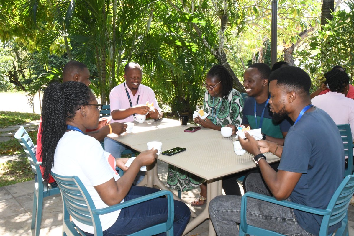KEMRI_Wellcome's tweet photo. The Kilifi team's #programmenews forum was led by @uyoga_sophie and @martinkibet. It was great catching up with our colleagues and the various activities that shaped October at #KWTRP. https://t.co/0Fe5N6lhoO