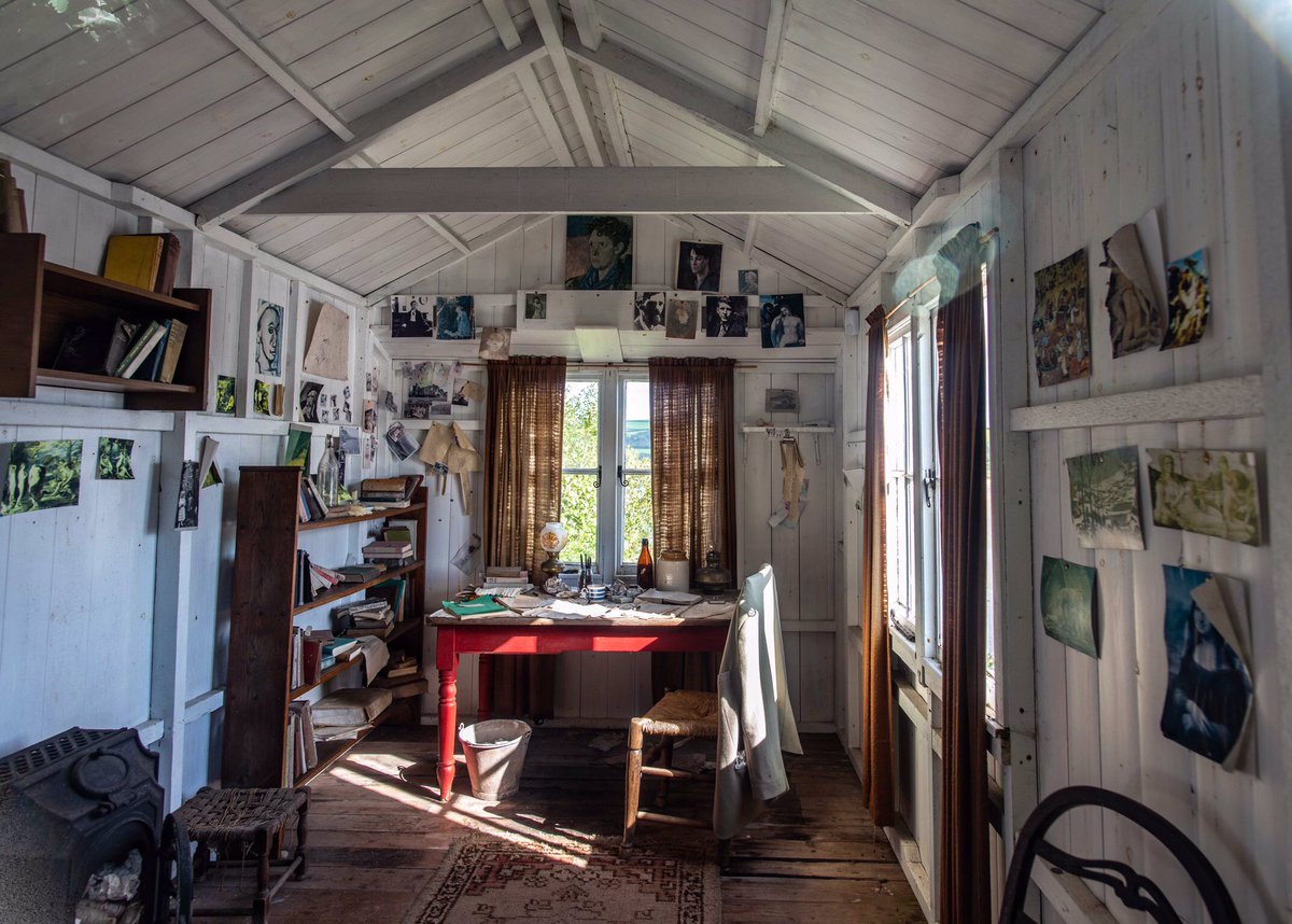 Szalix's tweet photo. To begin at the beginning……
#DylanThomas born this day in 1914 ✒️🏴 #WritingShed #Laugharne https://t.co/Z1ljGrZTVR