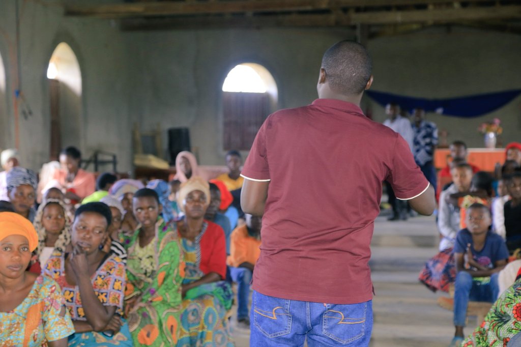 Maru_foundation's tweet photo. Our commitment for transformational #GrassrootsLed works with local communities in Kasese- Uganda.
We're unveiling their potential by equipping them with knowledge so they can take lead in championing their own local initiatives.
#Localization #EndHunger #wtpEARTH #EarthFriends https://t.co/YCZtEACgJN