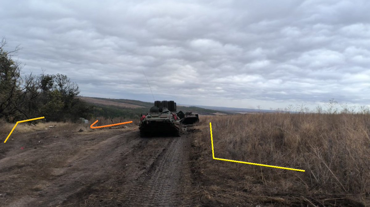 wildwildmapper's tweet photo. We also see these APCs in the satellite image published by Deepstate, and the same location in the image from LUFTWAFFE
@GeoConfirmed @UAControlMap 
https://t.co/pve1jGD23m https://t.co/z824j99ojQ