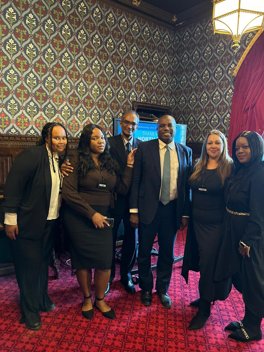 MissK_Arch's tweet image. Some of the @NorthMidNHS HIU Team visiting @HouseofCommons showcasing the fantastic work they do to support patients in our local community, I’m so proud to say I work with these amazing people. #TeamED #EDFamily