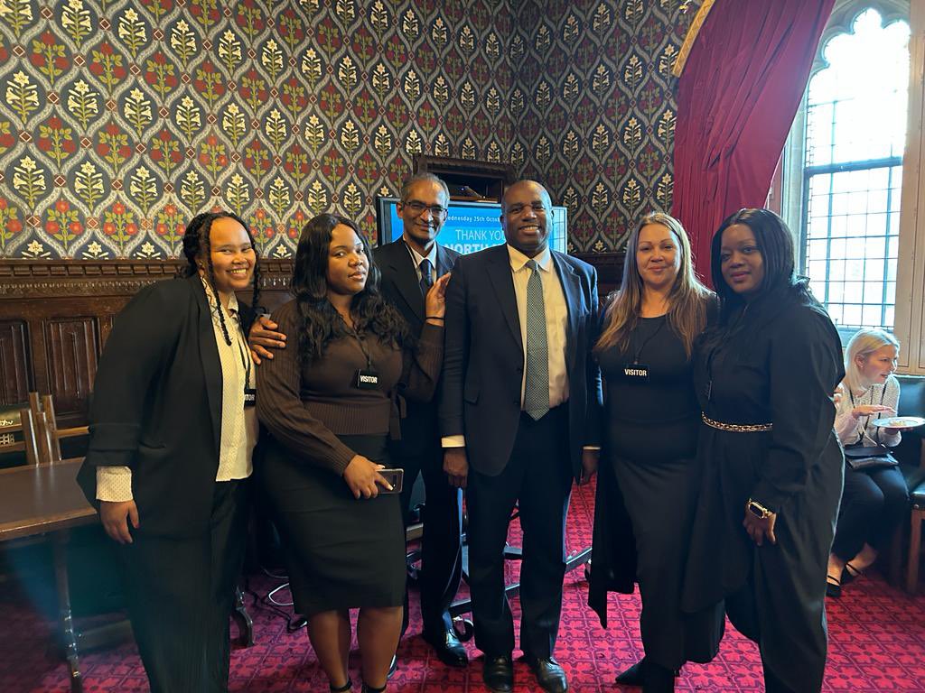 MissK_Arch's tweet image. Some of the @NorthMidNHS HIU Team visiting @HouseofCommons showcasing the fantastic work they do to support patients in our local community, I’m so proud to say I work with these amazing people. #TeamED #EDFamily
