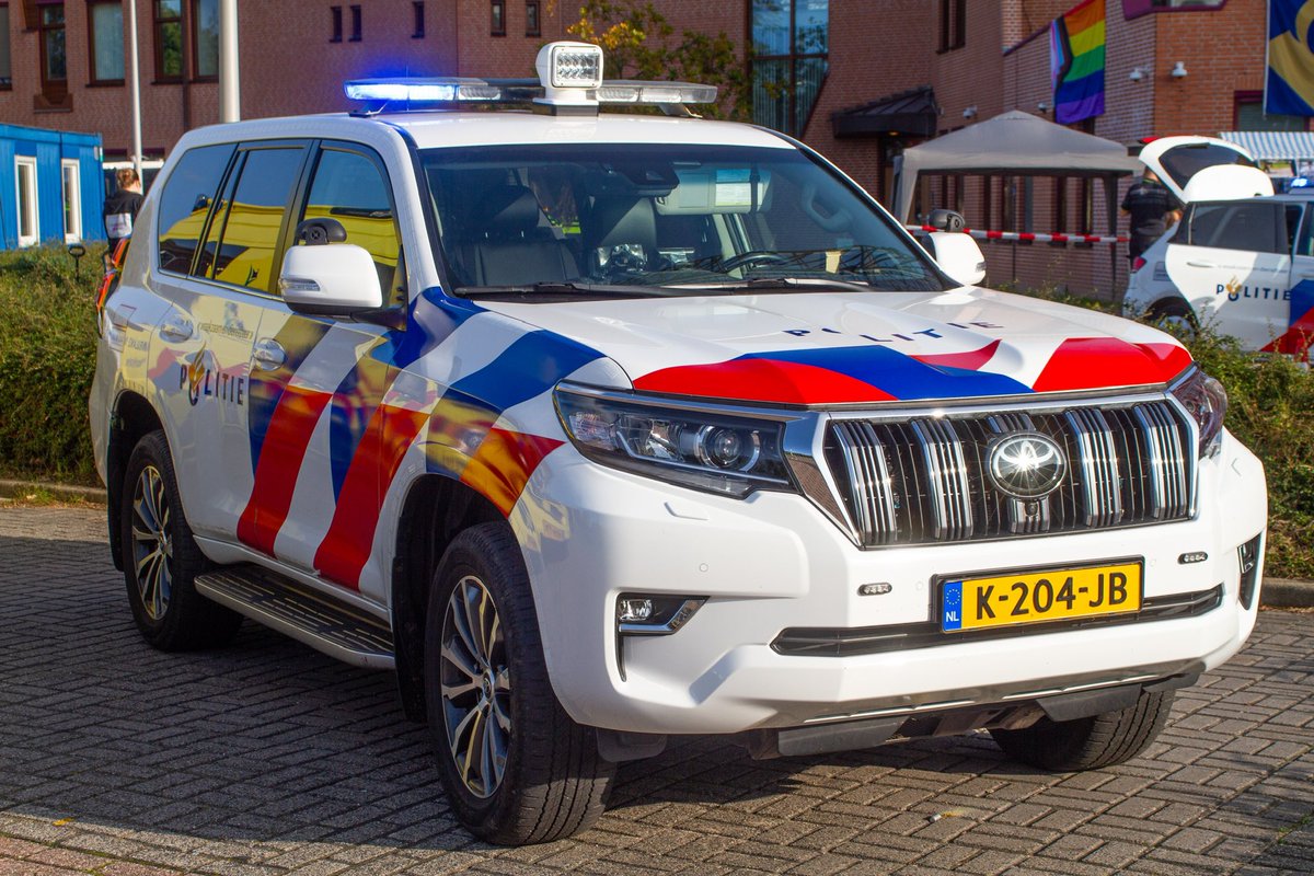 112Fotografiejp's tweet photo. Deze politie Toyota Land Cruiser rijd als noodhulpteam bij eenheid Den Helder.

 #112foto #112fotografie #denhelder #regionoord #regionoordhollandnoord #112fotograaf #112voertuigen #blauwlicht #nederland #netherlands #regionh #politie #police #toyotandcruiser #toyota #noodhulp https://t.co/NTTSc54Jgz