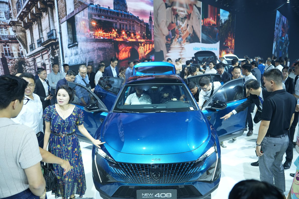 Another great #Peugeot408 launch in Asia, this time in Ho Chi Minh City, where <a href="/Peugeot/">Peugeot</a> Vietnam organised press and customer events to mark the launch of our innovative fastback, festivities coinciding with the 10 year celebration of our partnership there with #ThacoAuto.