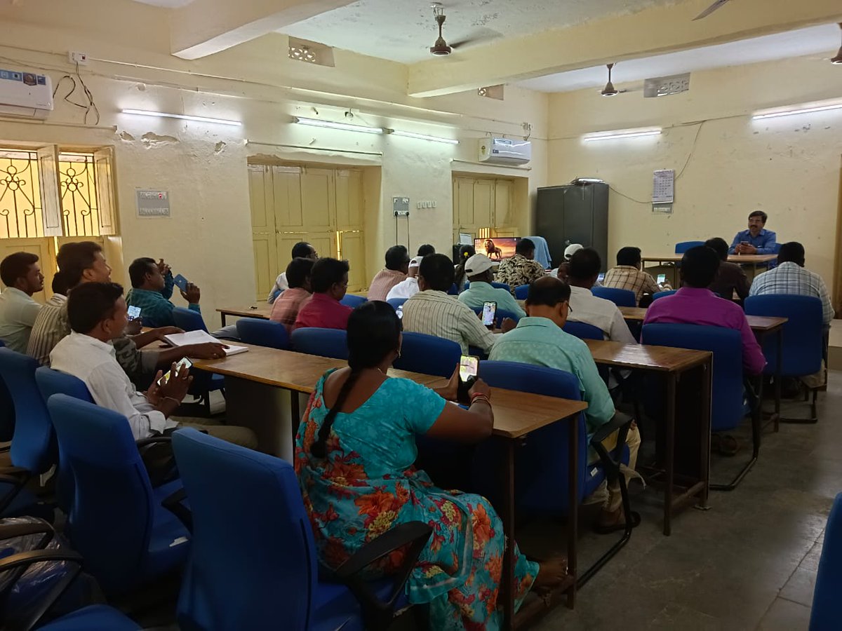 DRDA_MBD's tweet photo. Voter awareness forum conducted with Mahabubabad municipality staff at Mahabubabad municipality office. @Collector_MBD @ECISVEEP @SVEEP_MHBD https://t.co/9oPUHJRhCA