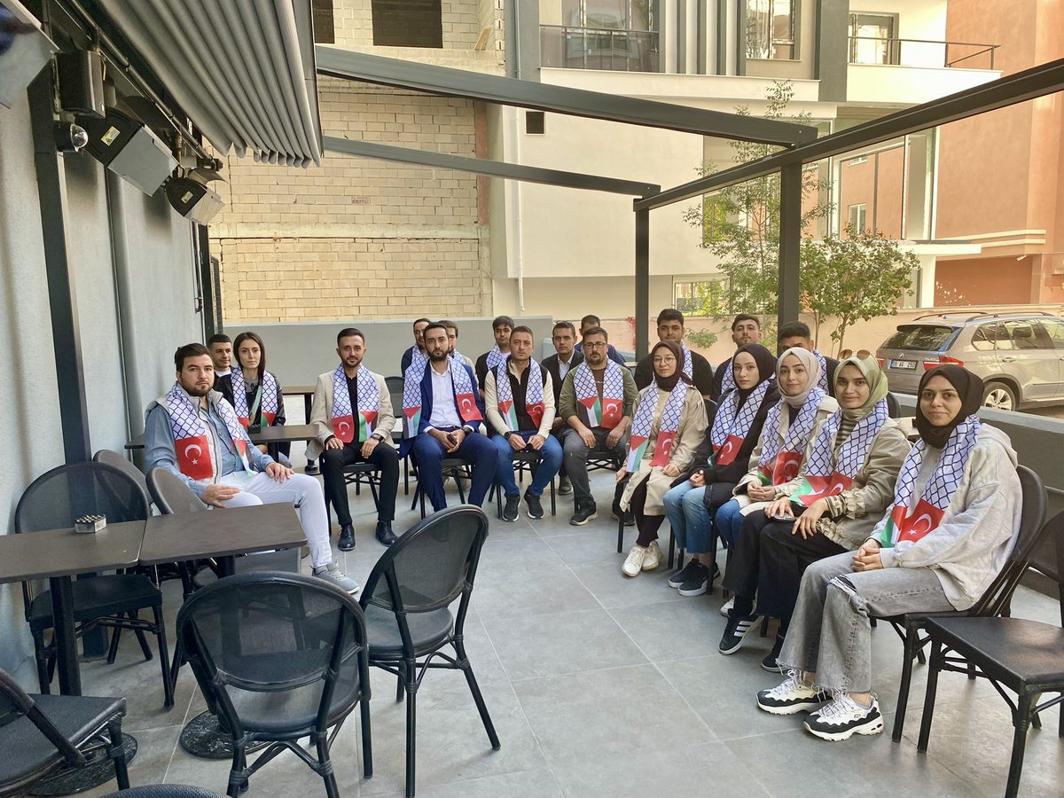ibrahimbalogluu's tweet photo. AK GENÇLİK olarak gerçekleştirdiğimiz yer kapatma eylemi ile savaş suçlusu ve katil İsrail'e " DUR DE❗️" diyoruz. 🇵🇸🇹🇷

#SayStop https://t.co/zLSXTLTQYd