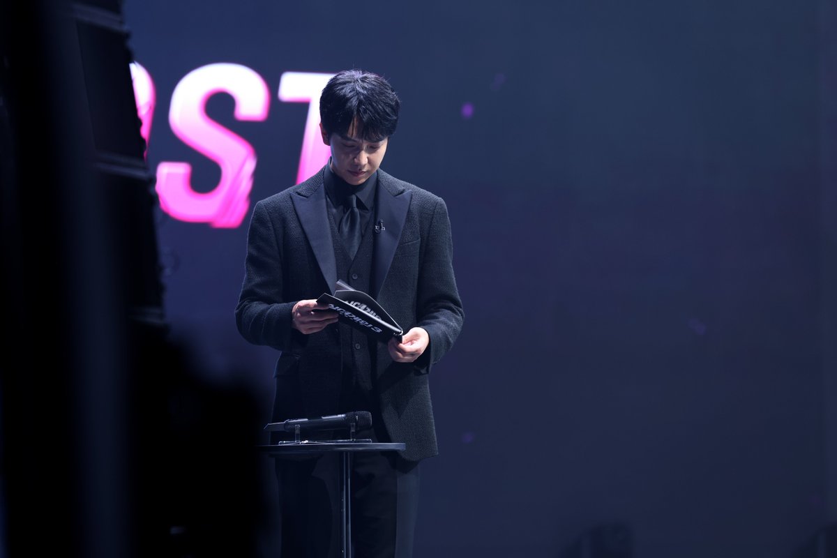 ＼●　 ●＿　　＼●　 　＜●〉　* ● *
　/>　 <│　　　/∨　　　│ 　 * √1∨*
<＼　　∠＼　　/>　　　 〈〉　 * /＼*
앗싸~ MC승기님의 #싱어게인3 현장 비하인드 공개!🎤
오늘도 활기차게 발랄하게~오예~!
앞으로 더 뜨거워 질 <싱어게인3> 많은 관심 부탁드립니다!
#jtbc #이승기 #LeeSeungGi