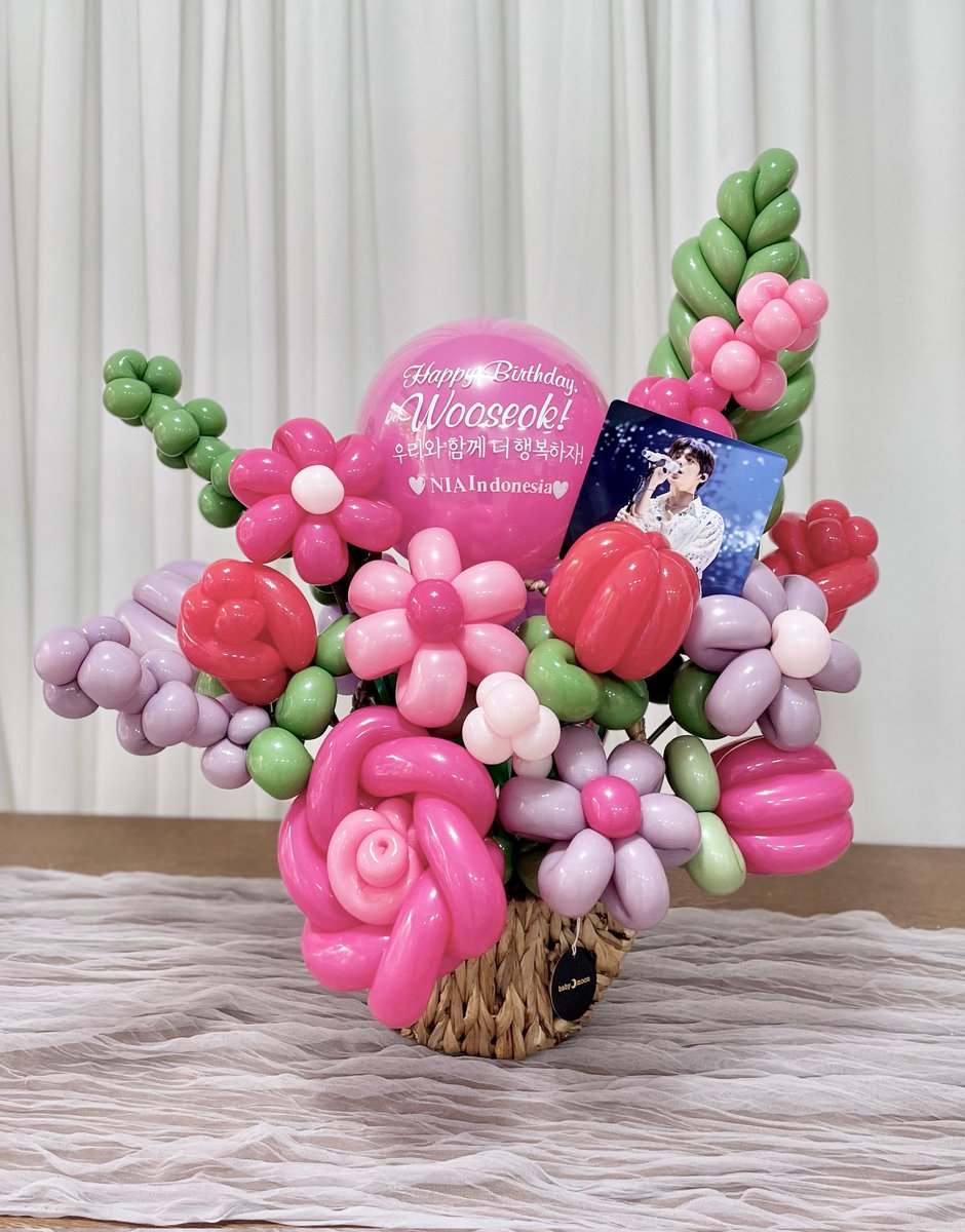 ifldf93's tweet photo. #김우석 의 생일을 축하합니다!
🥳🥳🥳🥳🥳🥳🥳🥳🥳🥳

HAPPY BIRTHDAY TO #KIMWOOSEOK @KWS_official_

#HAPPYWOOSEOKDAY
#김우석_생일축하_지금_확인바람 
#Wooseokday_in_Autumn https://t.co/Bds04gXoM6