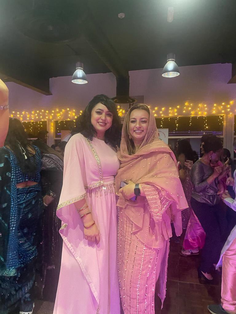 kaneezkhan31's tweet photo. Humbled, honoured &amp; shocked to be given an award for contribution to the Hindu Community 2023 @bh_council Diwali Awards♥️

A fantastic night with them all, it’s been such an amazing journey with them over the years watching them grow stronger in their contribution to the city. https://t.co/2O15BQ2mt9