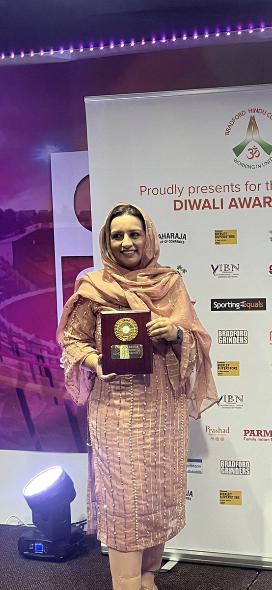 kaneezkhan31's tweet photo. Humbled, honoured &amp; shocked to be given an award for contribution to the Hindu Community 2023 @bh_council Diwali Awards♥️

A fantastic night with them all, it’s been such an amazing journey with them over the years watching them grow stronger in their contribution to the city. https://t.co/2O15BQ2mt9