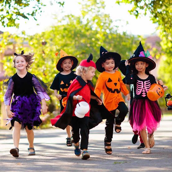BrandDNA's tweet photo. It’s that time of year again where every day Aussie grinches get on social media to complain about kids going trick or treating because it’s an American thing to do. #Halloween #HaveFunKids https://t.co/Uj3paBpEYS