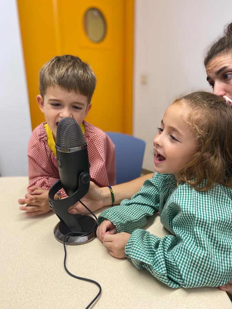 claretbarcelona's tweet photo. 🎙 ON AIR || El 24 d'octubre, coincidint amb la celebració del #PareClaret, vam publicar el primer programa del #PodcastClaret. Capítol 1: Comencem! El podeu escoltar aquí 👉 https://t.co/LUOVg6ppgb https://t.co/IdzsoF330C
