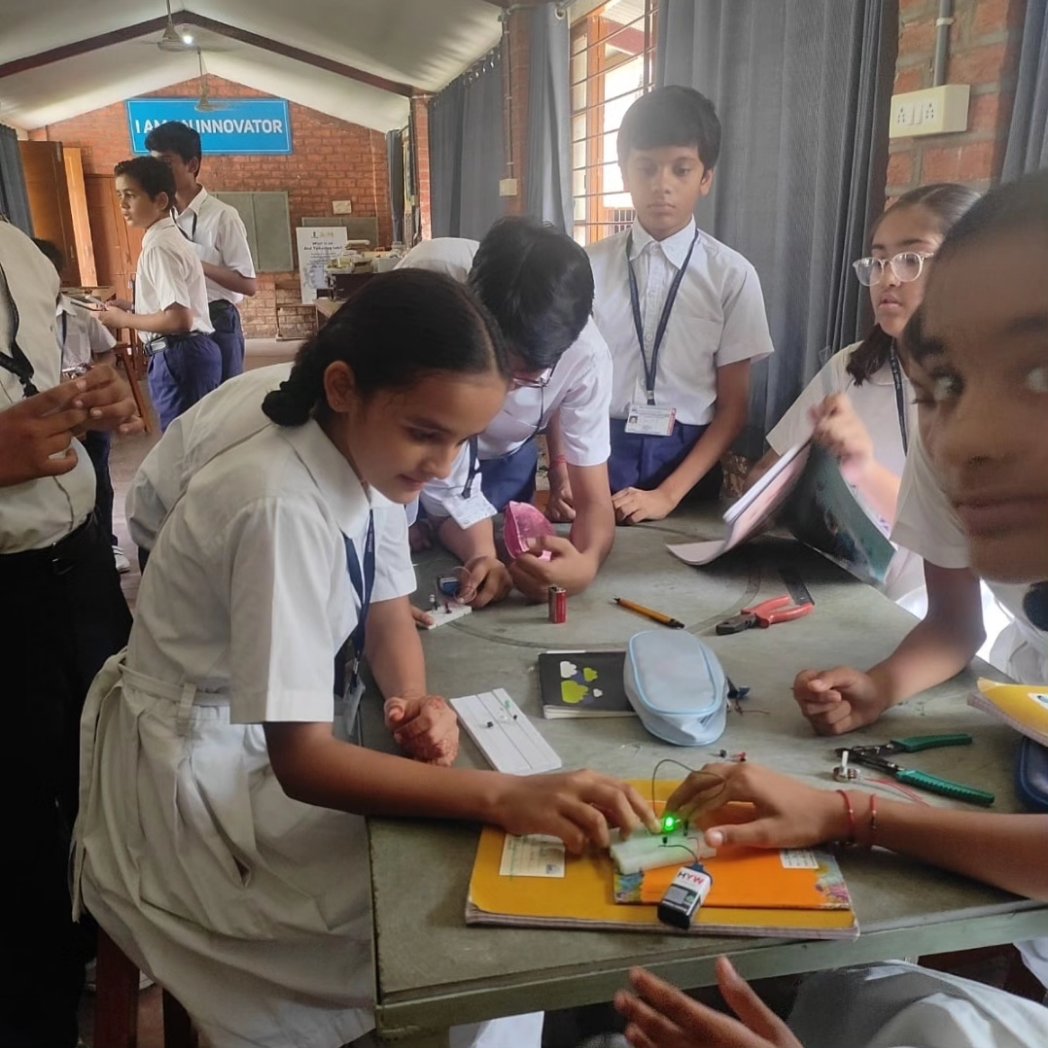 cnem2010's tweet image. Students and their innovation at ATL Lab.
#STEM
#STEMEDUCATION
#stemrobotics
#atalinnovationmession
#atalindia
#aiminnovation
#stemlab
#stemlearning
#neweducationpolicy
#skill
#newtechnology
#stemactivity
@cmogujarat
@pmoindia_rc
@atalinnovationmission
@niti.aayog
@DrChintan_V