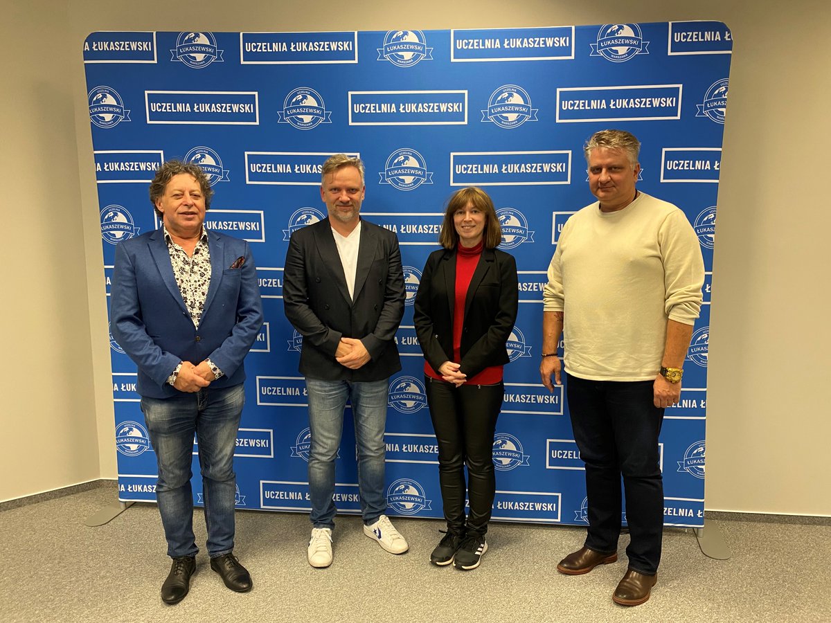 Umowa konsorcyjna pomiędzy EIMK.pl ( Europejski Instytut Medycyny Konopnej) PSA a Uczelnią Łukaszewski
W dniu 26.10.2023 w siedzibie Uczelni Łukaszewski, podpisaliśmy umowę o współpracy w zakresie projektów edukacyjnych. Uczelnię Łukaszewski reprezentowali JM