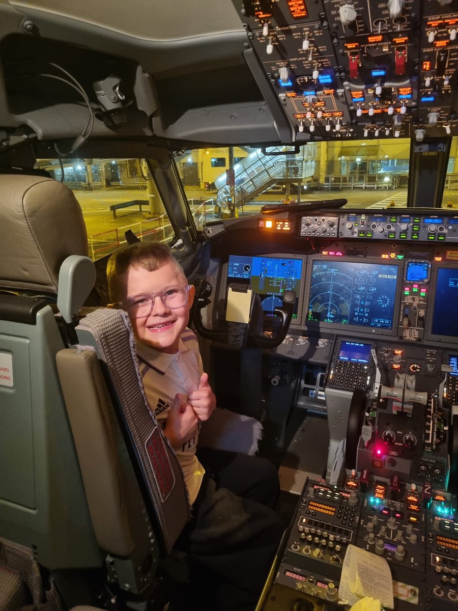 AlexandraR21's tweet photo. @Year2Planets Oliver has had an awesome time on holiday in Spain 😍 he learned so many spanish words, his favourite is grasias which he used alot 😁 so much fun at the mini disco's and even got to sit in the pilots seat on the way home. He cant wait to tell you all about it 💙 https://t.co/zQZ6J0muDD
