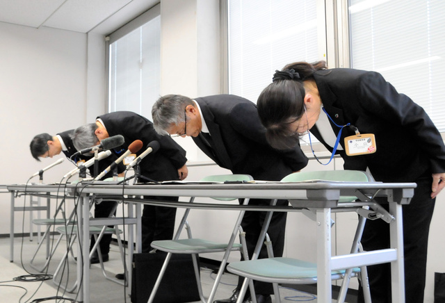 livedoornews's tweet photo. 【全治1カ月】男性教諭が平手打ち、小5男児の鼓膜破れる 愛知・豊田
https://t.co/CeOQj314cH

男児の授業への参加態度を指導した際、左耳と頬の辺りを数回、平手打ちした。教諭は謝罪し「感情が抑えられず愚かな行為をした。100%自分が悪い」と現在、自宅謹慎しているという。 https://t.co/Tt1kFpq6qQ