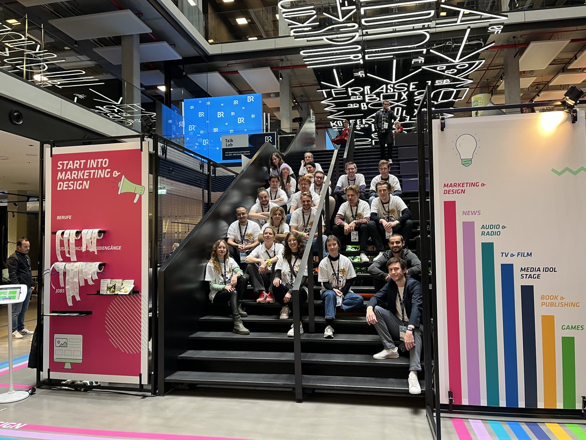 geisenhanslueke's tweet photo. Volo-Kurs goes #MMT23
Als Dozent für die #GHJS darf ich die Volos der Mediengruppe Pressedruck bei einem journalistischen Ausbildungsexperiment begleiten. Was wir machen? Hier entlang: https://t.co/jV5g7D4s5Q https://t.co/rip8aXoX1q