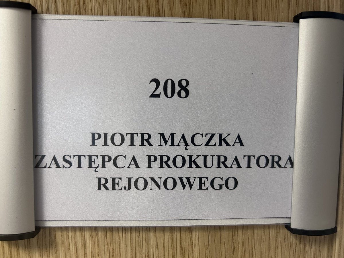 Mój pierwszy dzień w pracy, po przywróceniu przez Sąd Najwyższy ⤵️ 
Prokurator Rejonowa - nieobecna
I Zastępca Prokurator Rejonowej - nieobecna 
II Zastępca Prokurator Rejonowej - nieobecny

Cała trójka na zwolnieniach lekarskich. 
To chyba jakiś wirus? 🤓