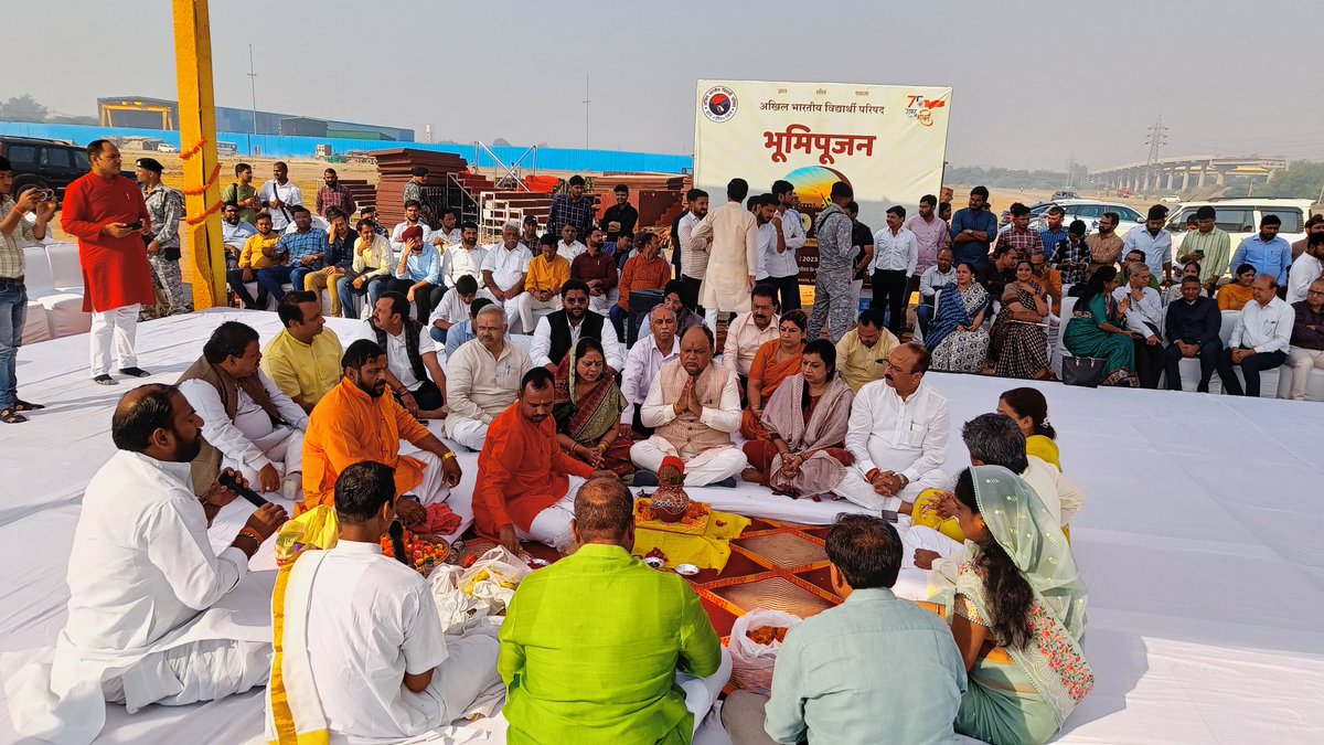 ABVPVoice's tweet photo. दिल्ली में 7-10 दिसंबर 2023 को आयोजित होने जा रहे #69thABVPConf के कार्यक्रम स्थल का भूमि पूजन रा.स्व.सं. के अखिल भारतीय प्रचार प्रमुख श्री @SunilAmbekarM, नेशनल बुक ट्रस्ट के चेयरमैन प्रो. @milindsmarathe, अभाविप के राष्ट्रीय सह-संगठन मंत्री श्री @PrafullaAkant, अ.भा. छात्रा कार्य प्रमुख प्रो. @manuks_tj सहित अन्य गणमान्यों की उपस्थिति में संपन्न हुआ।