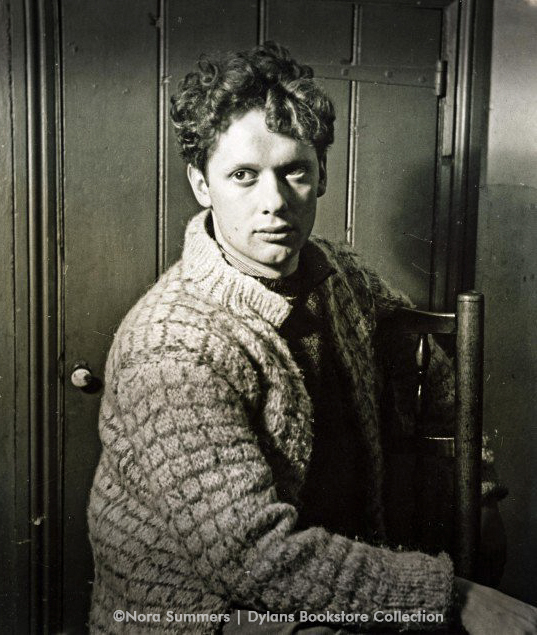 dylanthomprize's tweet image. Today marks the 109th anniversary of the birth of Swansea-born writer #DylanThomas✍️ - one of Wales&apos; 🏴󠁧󠁢󠁷󠁬󠁳󠁿 greatest cultural icons.

ℹ️ Follow @DylanThomas_100 and @dylanthomasnews for all DT related info. Website: discoverdylanthomas.com