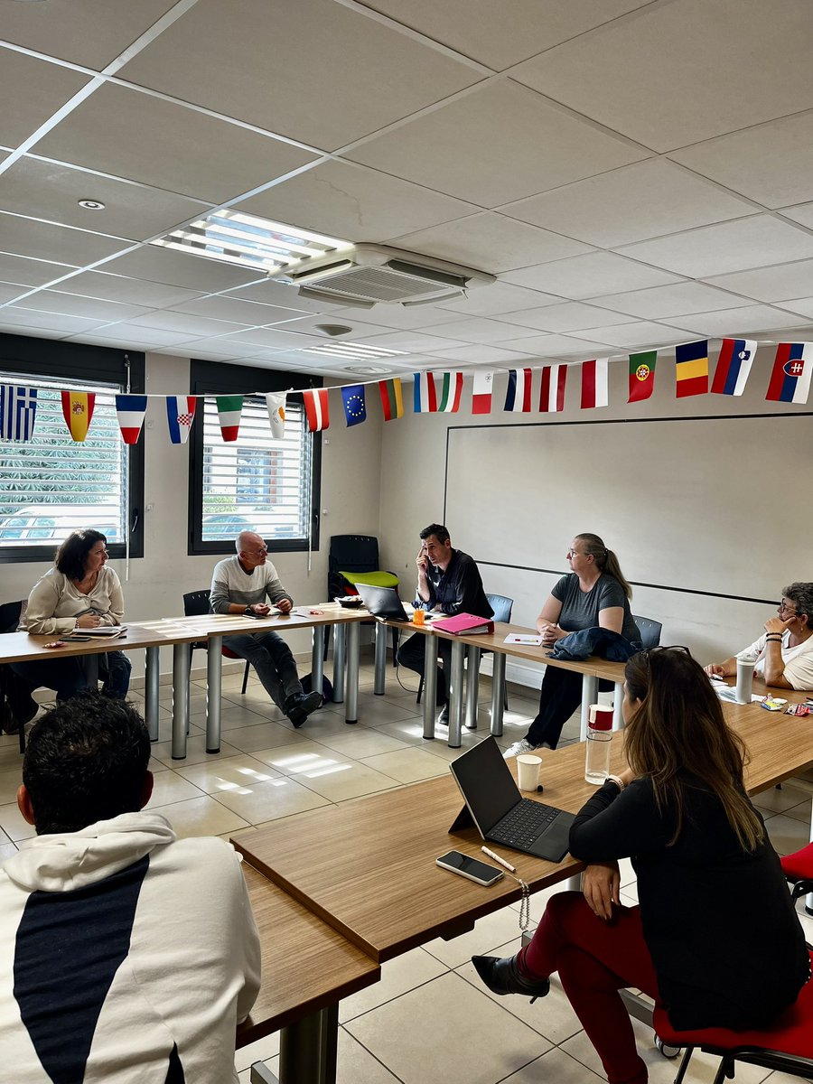 Réunion du réseau de parrainage.
Rencontre du directeur du GEIQ SILVER PACA.

Presentation des profils qu’il recherche (en Alternance) : Aide soignant, infirmier