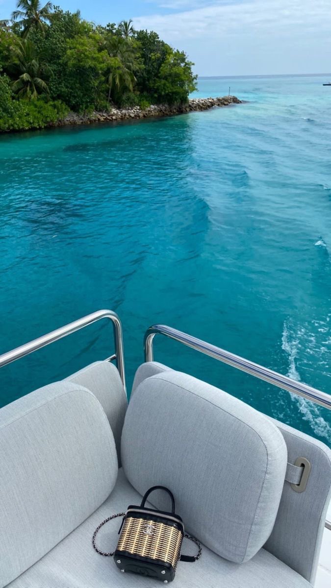 GloriaLagop's tweet image. Good morning,have a beautiful happy day☀️🌷❤️🎶🌊☕️ #grateful #LOA 

We are abundance,we come from abundance ❤️😇💫 #thesource