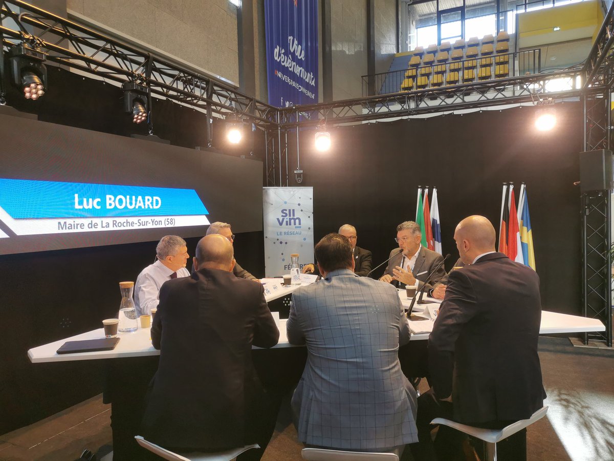 . <a href="/Lucbouard/">Luc_Bouard</a> intervient au <a href="/SIIViM/">SIIViM</a> sur la réindustrialisation des #villesmédianes : " le programme Territoires d'industrie est comme le Gulfstream, cela permet d'accélérer les dynamiques locales" #Innovation