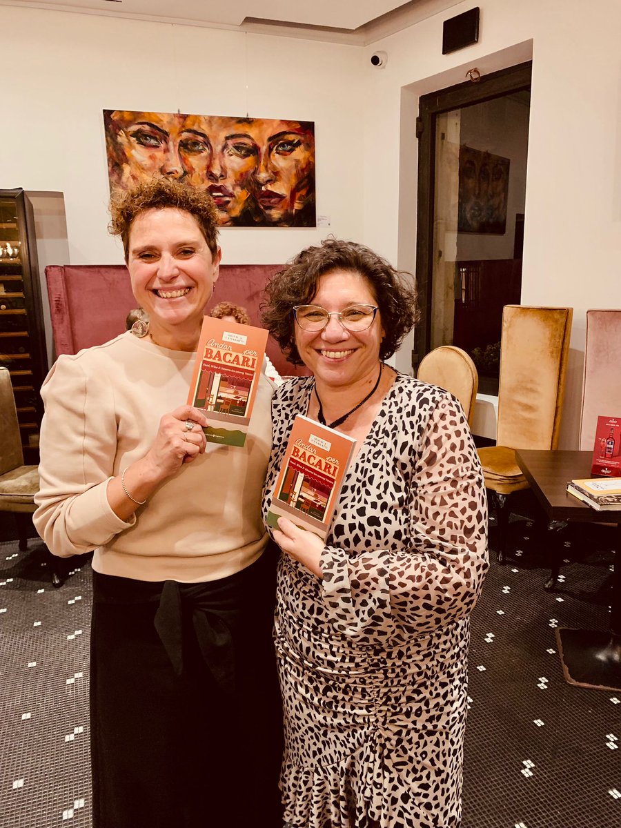 hotelallangelo's tweet photo. Thank you all to those who attended the book presentation of Andar Per Bacari with @monicacesarato  in our hotel bar !
Big shout out to @rominvenice  for doing an amazing job! Special thanks to Select Aperitivo &amp; #VeniceCocktailWeek  for sponsoring this incredible event. 🍹🍸 https://t.co/zl7slFAPZo