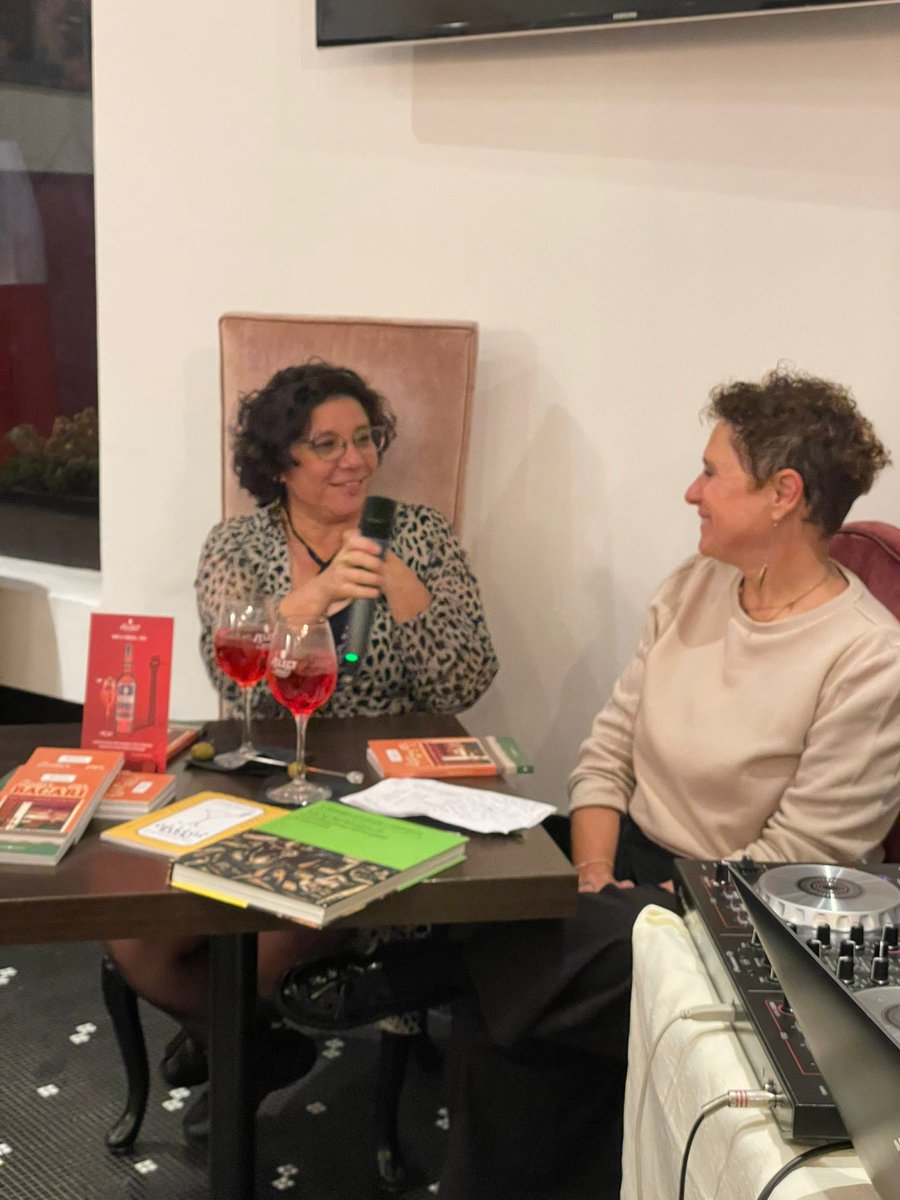Thank you all to those who attended the book presentation of Andar Per Bacari with @monicacesarato  in our hotel bar !
Big shout out to @rominvenice  for doing an amazing job! Special thanks to Select Aperitivo & #VeniceCocktailWeek  for sponsoring this incredible event. 🍹🍸