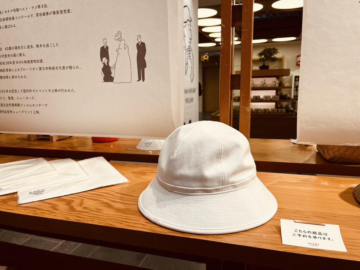 CarlottaFilms's tweet image. OZU, toujours OZU, partout dans le monde, pour les 120 ans de sa naissance &amp;amp; 60 ans de sa disparition. Comme cette belle collaboration #Shochiku, l’artiste @yunagaba et les magasins @BEAMS_JP actuellement au Japon ! &amp;amp; Au cinéma en France, 2 OZU rares ou inédits, livres … ⬇️