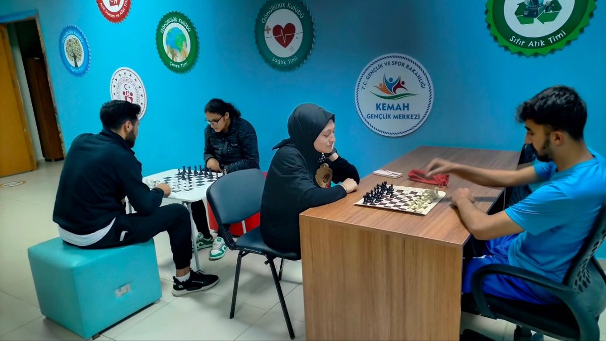 Cumhuriyetimizin 100.Yılı kutlamaları kapsamında ilçemizde düzenlediğimiz satranç turnuvasına katılan tüm gençlerimize teşekkür edeyor, başarılarının devamını diliyoruz.
#GSBGM