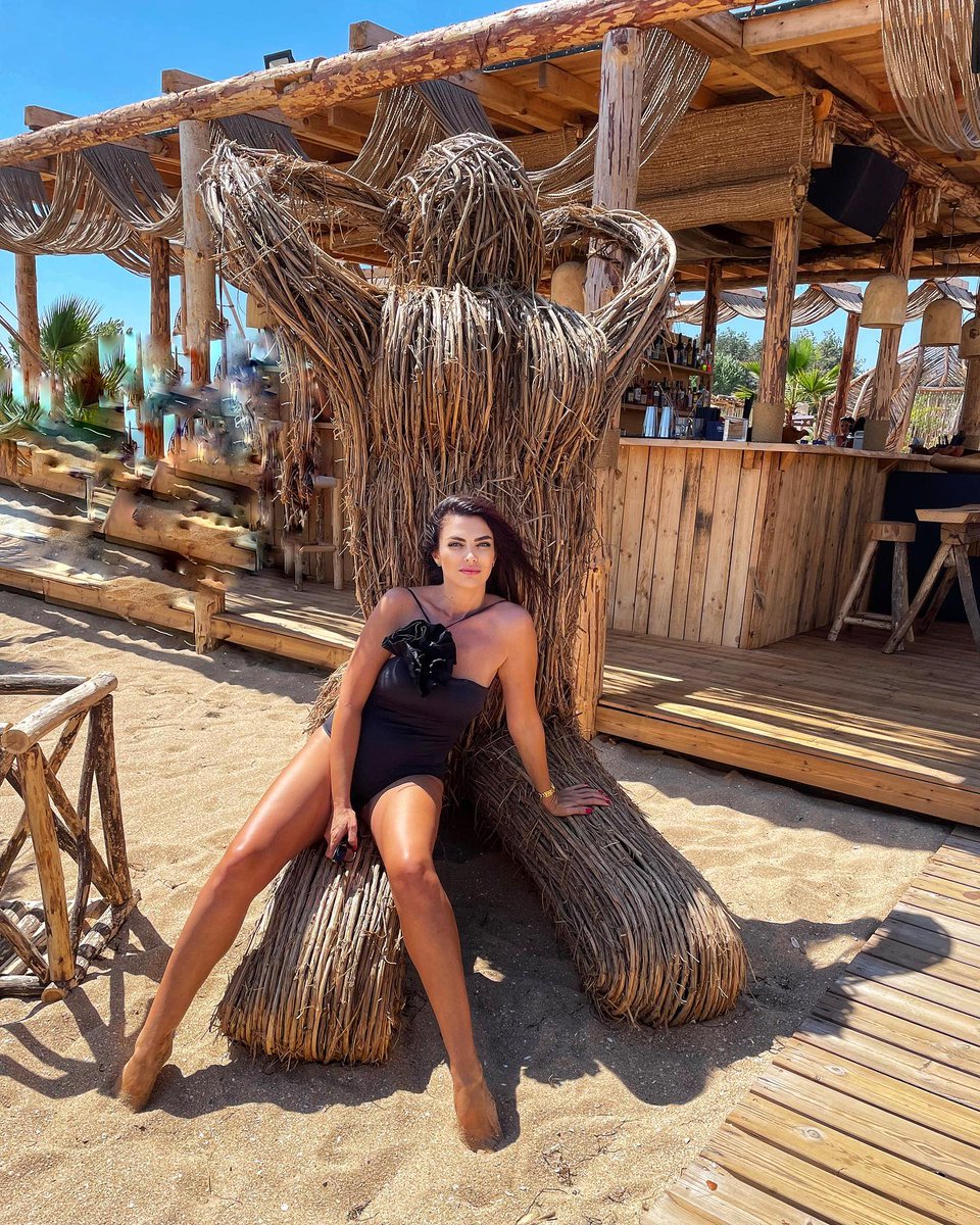 beach and beauties😀