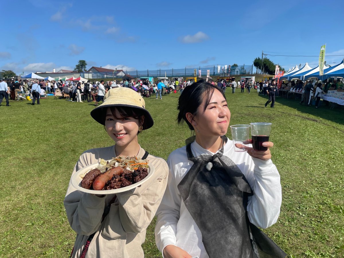 we_camp_'s tweet photo. \\今日深夜24:59～UHBで放送😆📣//
池田町のいけだワイン城を見学した後は
ワイン祭りでテンション爆上がり😍🔥
美味しいお肉とワインをお腹いっぱい楽しんできた～！
そして番組の最後には大切なお知らせがあります😌
#wecamp #camp #キャンプ #アウトドア  #池田町 #いけだワイン城 #秋のワイン祭り https://t.co/0ieYAezMPS