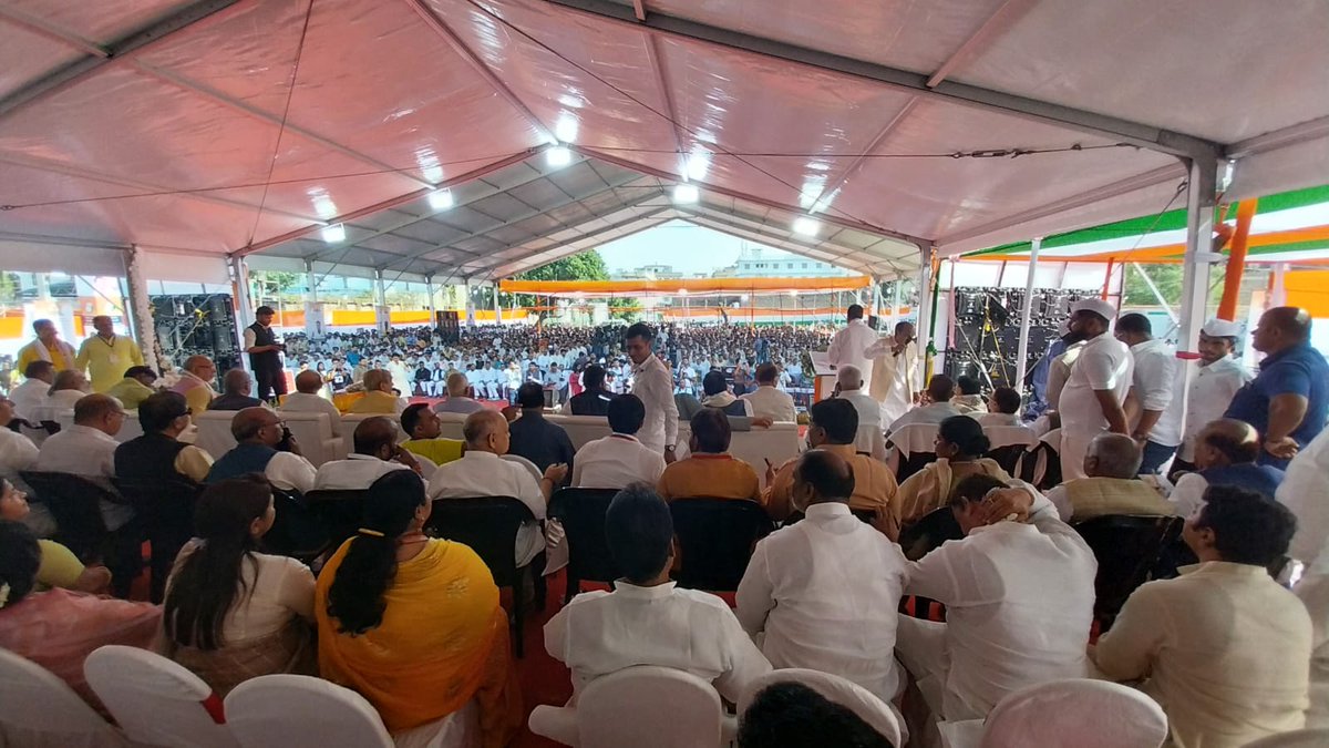 ManjeetSahuINC's tweet image. गुरुवार को बिहार काँग्रेस द्वारा प्रदेश कांग्रेस मुख्यालय, सदाक़त आश्रम, पटना में बिहार के प्रथम मुख्यमंत्री बिहार केसरी, डॉ श्रीकृष्ण जी की 136वीं जयंती समारोह में शामिल हुआ। @akhileshPdsingh @INCBihar
(26 अक्टूबर 2023)