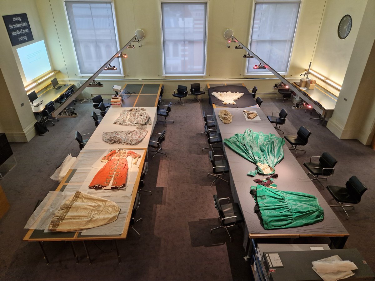 HoD students had a session examining @V_and_A dresses from c. 1780 + a Worth pastiche, a 1920s version and a Westwood homage for a 'Fashion and Celebrity' course. Think that sounds interesting? Join Us! @RCA open day 31 Oct. rca.ac.uk/study/open-day…