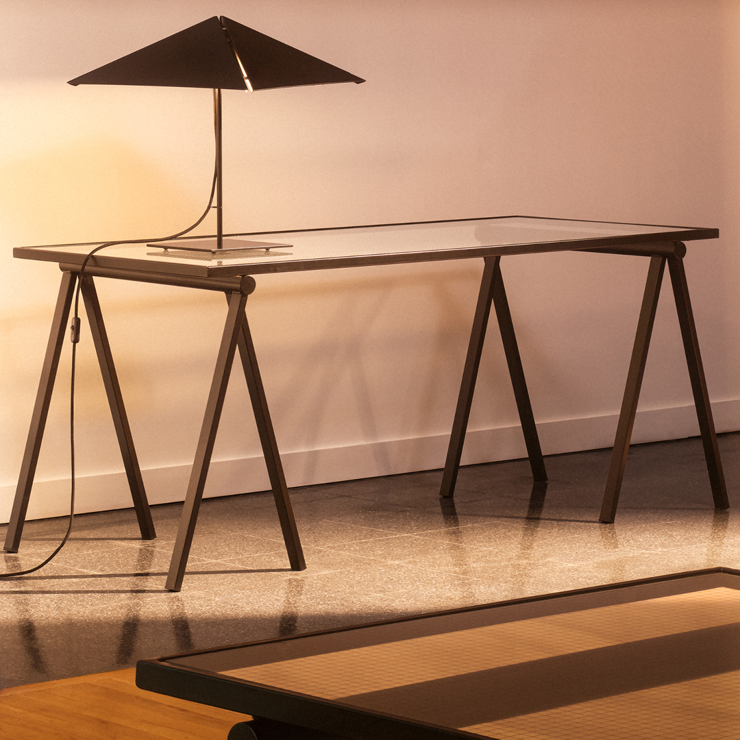 omk_1965's tweet image. When it comes to crafting a workspace that blends form and function, our Trestle Table stands out. 

Designed in 1978, the table features a glass top set in a steel frame, complete with a grid pattern that pays homage to Victorian wired safety glass.

#OMK1965 #TrestleTable