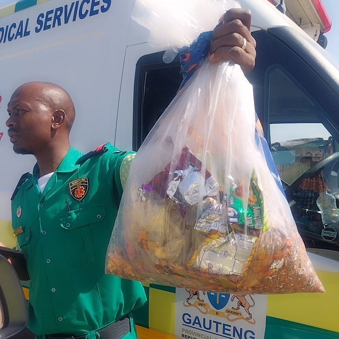 TheTruthPanther's tweet photo. About 58 kids were admitted to the hospital in Springs after eating snacks bought from a foreign owned spaza shop. Out of the students at the nearby Bongani Primary School, 35 were taken to Far East Hospital and 25 to Vischkul Clinic.

Potential food illness from a nearby spaza establishment. Two more Sakhele informal settler children were brought to the hospital. More than 5 kids have died in a single month after eating snacks bought from a foreign owned spaza shops.