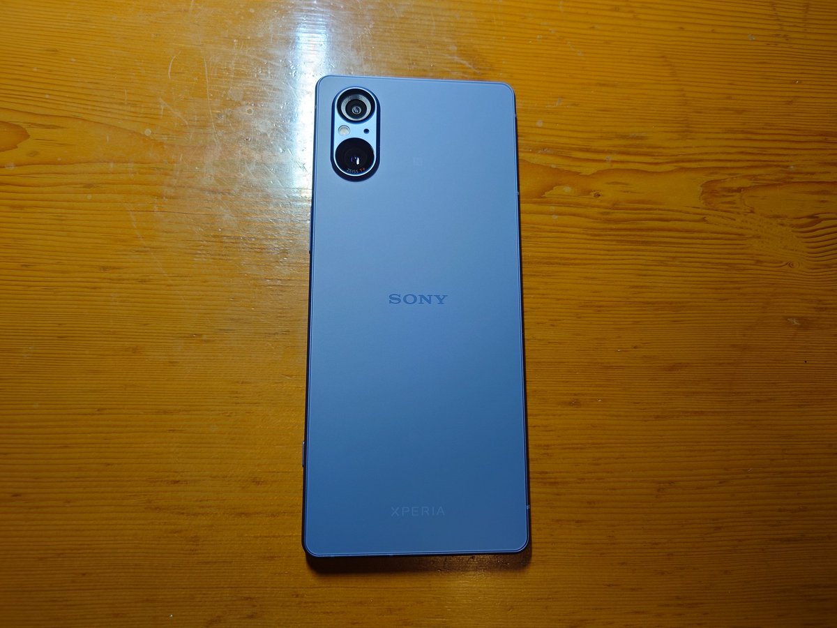 TYPED58057189's tweet photo. 今度はこれを買いました。
Xperia 5 Ⅴ。
SIMフリー版です。
ちょっと触ってみてますがいい感じ。
 #Xperia5V 
 #だから私はXperia https://t.co/ynqSjFnUi6