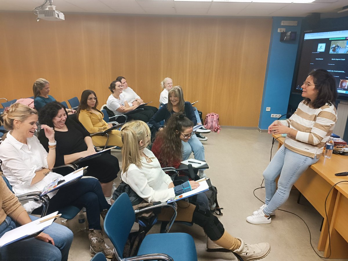 FUNDADEPS's tweet photo. Comenzamos las sesiones presenciales del #programaMIAS (Mujeres Informadoras como Agentes de Salud).

Programa financiado por @MSocialGob.

#empoderamiento #mujeres #salud #educaciónparalasalud https://t.co/3WI4XveSab