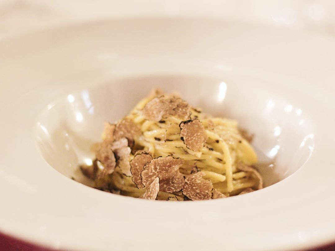 Sapete che dove c’è il tartufo non c’è inquinamento? Il pregiato tubero non sopravvive ai diserbanti e a ciò che altera l’ambiente. 
Sono molte le varietà di tartufo in #Abruzzo. Spontanei o coltivati rappresentano un'eccellenza del nostro territorio
👉bit.ly/477Sut2