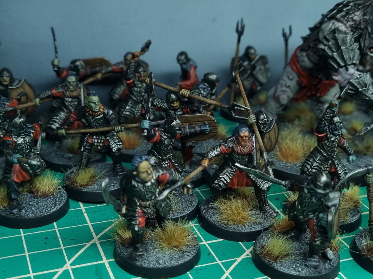 miniatorium's tweet photo. Started these on Wednesday, and finished them today! Needed an army for a small wargaming weekend, so I pulled out every speed painting trick that I had 😅 #mesbg #warhammer https://t.co/Y8rIqNembz