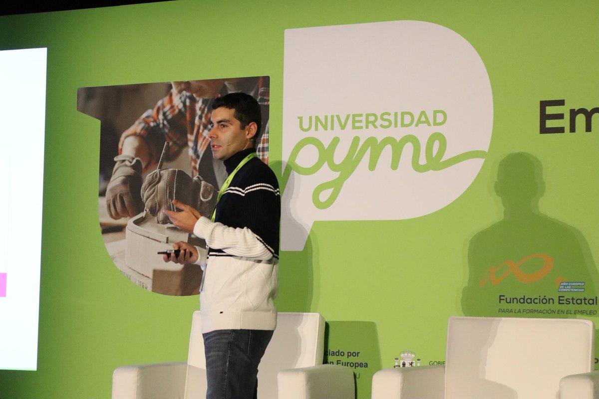 ➡️ Alejandro Ramos Soto de <a href="/InverbisA/">InverbisAnalytics</a>  nos habla del impacto de la IA en los negocios, con la IA como fuente de negocio, mejora de procesos y mucho más! 

📍Sala Roma de #UniversidadPyme Madrid 

<a href="/Fundae_es/">Fundación Estatal para la Formación en el Empleo</a>