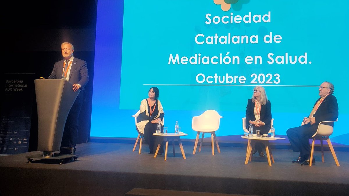 ICABarcelona's tweet photo. 📸 El diputat ICAB @Carles_GR, a l'#ADRWeek. Exposicó d'experiències de mediació en matèria d'assegurances, salut, habitatge i administració de finques. Ha intervengut junt a Isabel Viola, vocal Comisió Advocats Mediadors ICAB i Anna Fabregat, pres. @AAEPFC. Modera: @DueloGduelo https://t.co/Zrvr10WoeH