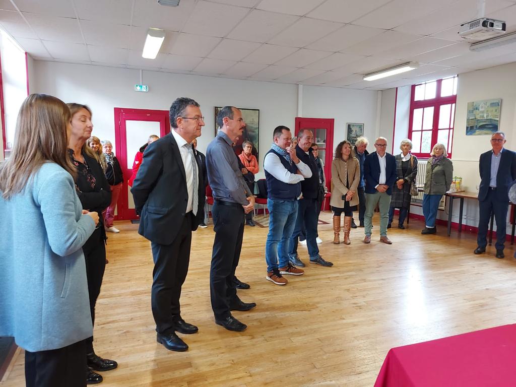 Françoise GATEL (@francoisegatel) on Twitter photo 🏰Très grand bonheur d'accueillir dans le réseau des petites cités de caractère la belle #PontAven en présence du sénateur <a href="/michelcanevet/">Michel CANÉVET</a>
<a href="/FrancePcc/">Petites Cités de Caractère France</a> <a href="/PCCBretagne/">PCC Bretagne</a> #ConcarneauCornouaillesAgglomération <a href="/villedepontaven/">Ville De Pont-Aven</a> 🏰Très grand bonheur d'accueillir dans le réseau des petites cités de caractère la belle #PontAven en présence du sénateur <a href="/michelcanevet/">Michel CANÉVET</a>
<a href="/FrancePcc/">Petites Cités de Caractère France</a> <a href="/PCCBretagne/">PCC Bretagne</a> #ConcarneauCornouaillesAgglomération <a href="/villedepontaven/">Ville De Pont-Aven</a>