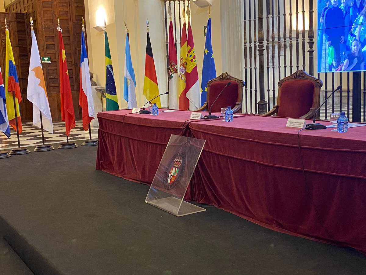 Hoy estamos de celebración, en menos de una hora comenzará el IX día del Estudiante Internacional de la
<a href="/uclm_es/">Universidad de Castilla-La Mancha</a> 
A partir de las 11:30h en la Iglesia-Paraninfo de San Pedro Mártir. 
Más información en eventos.uclm.es/105067/detail/…