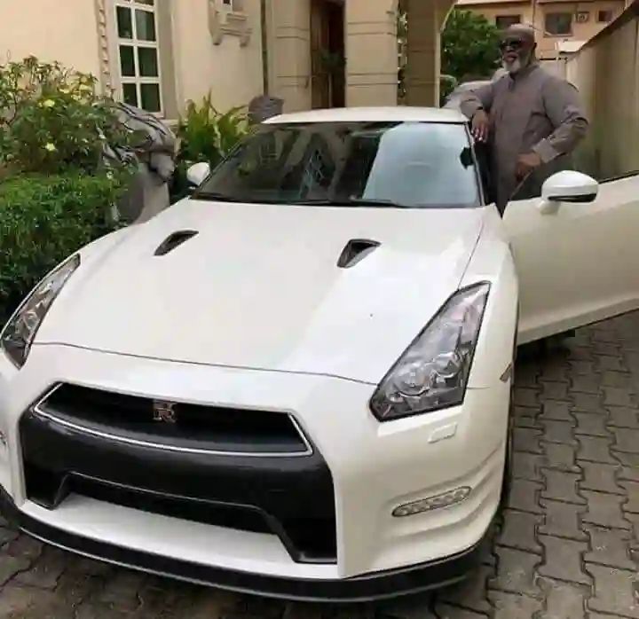 Official_ObiGee's tweet photo. The 100% Luxury Master @julians_luxury #JulianLuxury #ObiGee
#motorWorld #KingsMenAutomobiles https://t.co/RfCphzj7sB